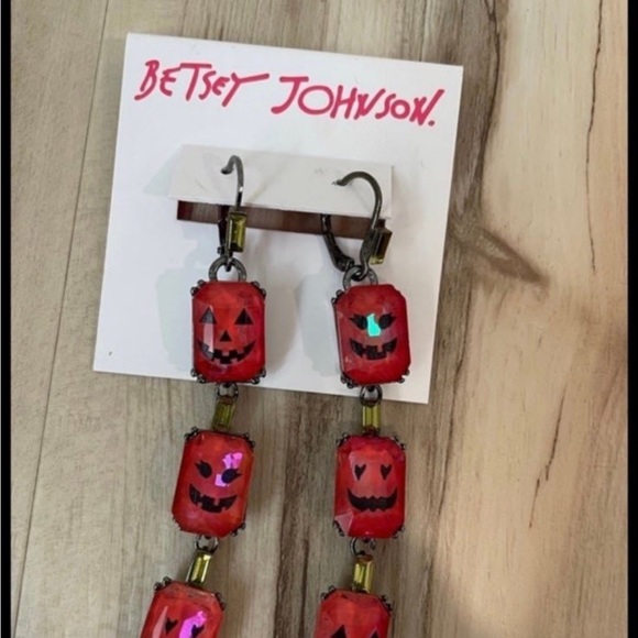 Betsey Johnson Jack-o'-lantern Necklace & match 3 Jack O Lantern Drop Earrings. - Picture 8 of 9